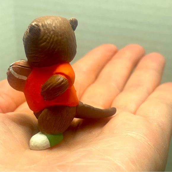 NWT Vintage Hallmark Merry Miniature Beaver with football - Picture 10 of 12